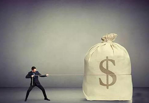 催收过程中产生的额外费用（如差旅、调查费）由谁承担？